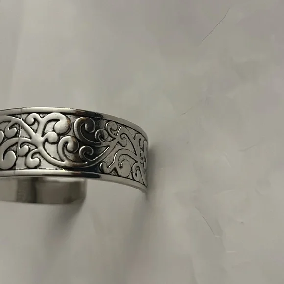 Read The VINE Print! Silver Bracelet. - Picture 2 of 5